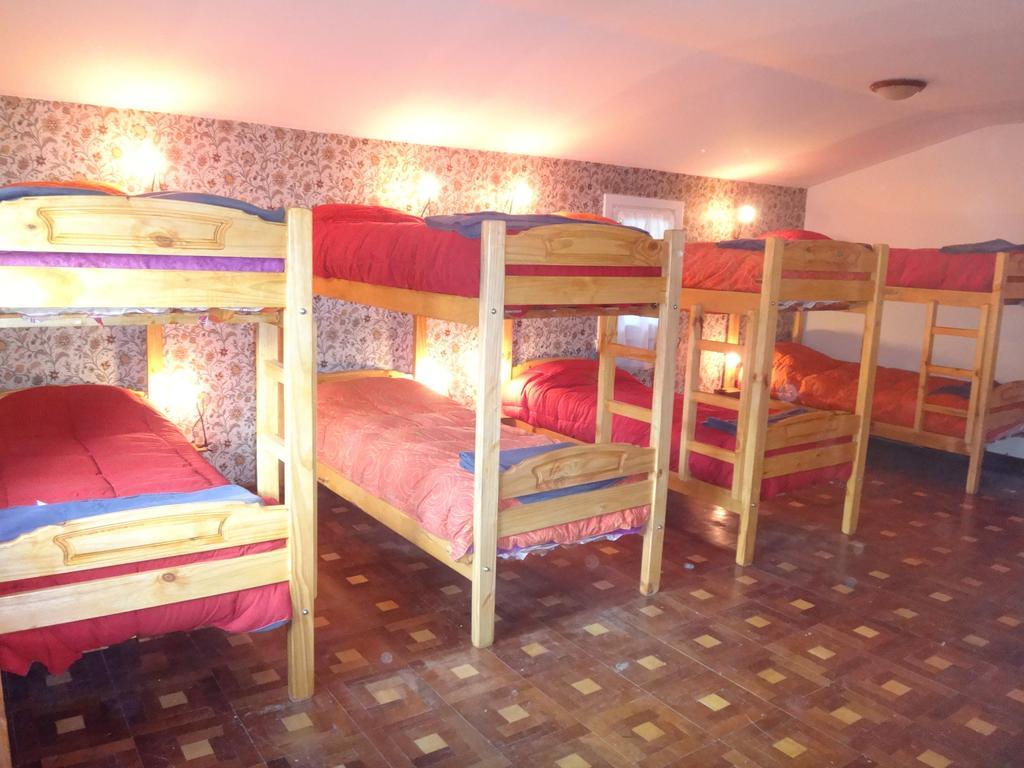 סן קרלוס דה ברילוצ'ה Sofi'S Hostel חדר תמונה