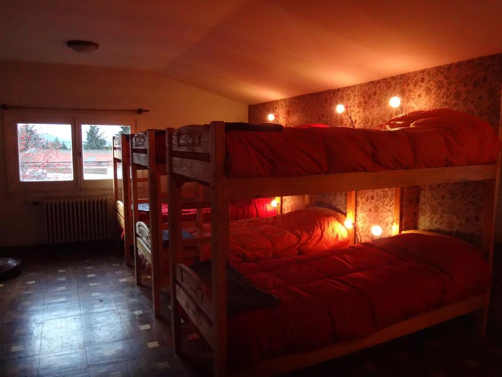 סן קרלוס דה ברילוצ'ה Sofi'S Hostel חדר תמונה